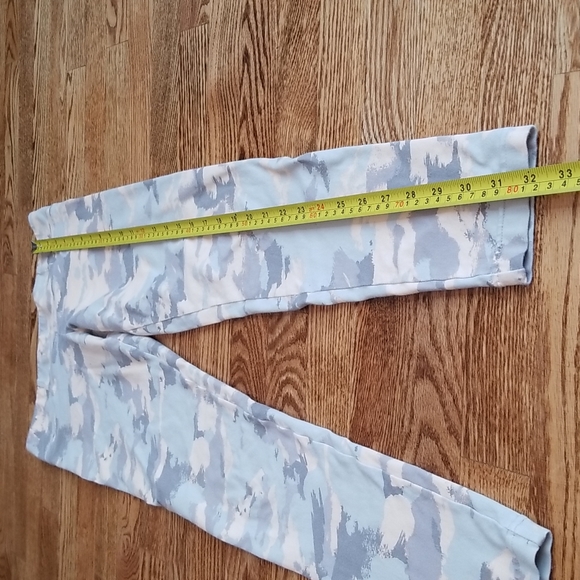 (S) Aritzia Talula Soft Camo Print Leggings Loungewear Casual Weekend Athleisure - Picture 4 of 12